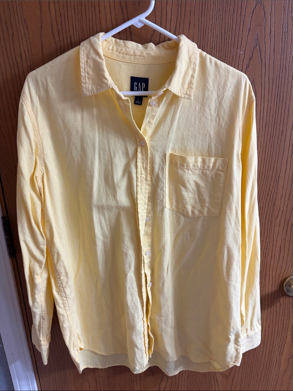 GAP Pale Yellow Women’s Long-Sleeve Button-Down Shirt